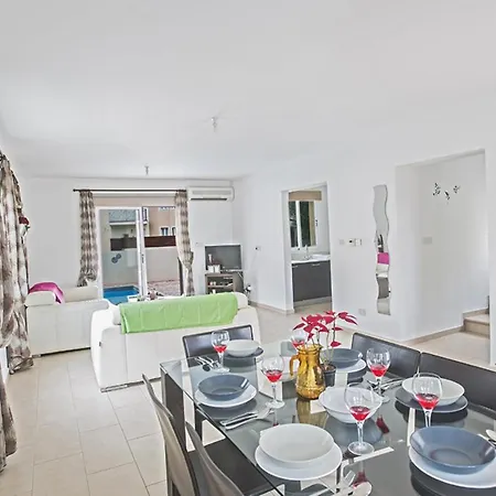 The Ultimate 5 Star Holiday In With Private Pool And Close To The Beach, 1199 Paralimni