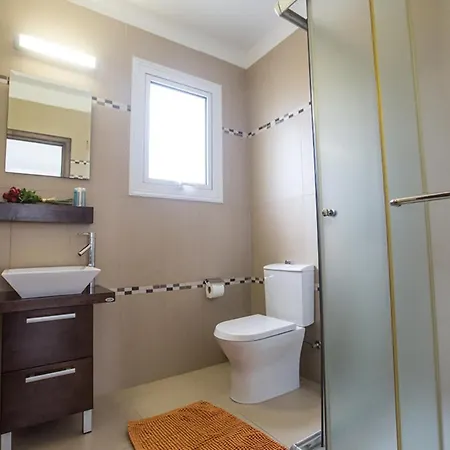 The Ultimate 5 Star Holiday In With Private Pool And Close To The Beach, 1199 *